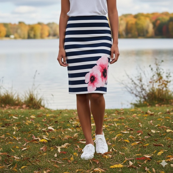 Jones New York Navy Striped Knee High Skirt Golf Athleasure Casual Career 10 - Picture 1 of 10